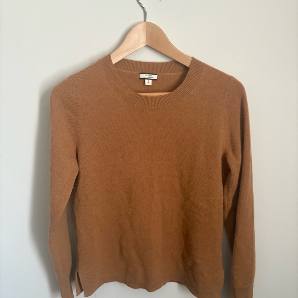 Classic Crewneck Cashmere Sweater in Camel Brown